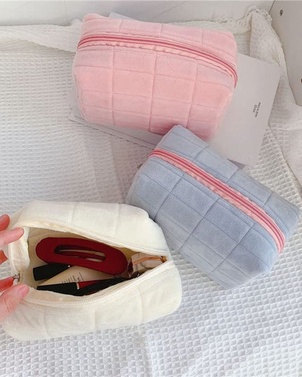 Plush Makeup Bag Checkered Cosmetic Bag Cosmetic Travel Bag Large Zipper Travel Toiletry Bag Portable Multi Functional Capacity Bag Cute Makeup Brushes Storage Bag For Women
