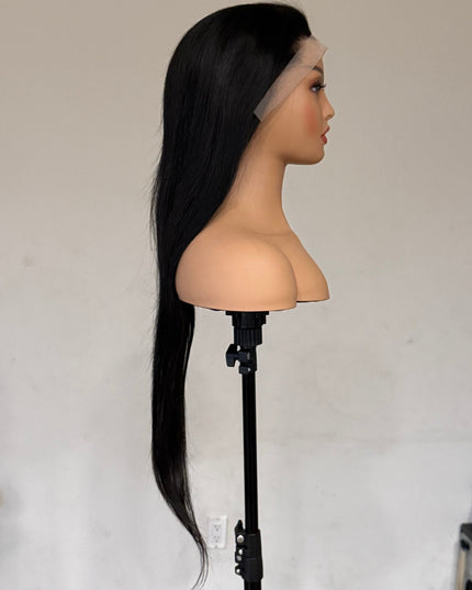 Boss Flow – Brazilian Straight Lace Front Wig (Natural Black)