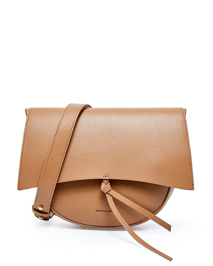 Versatile Leather Shoulder Bag with Retro Saddle Design