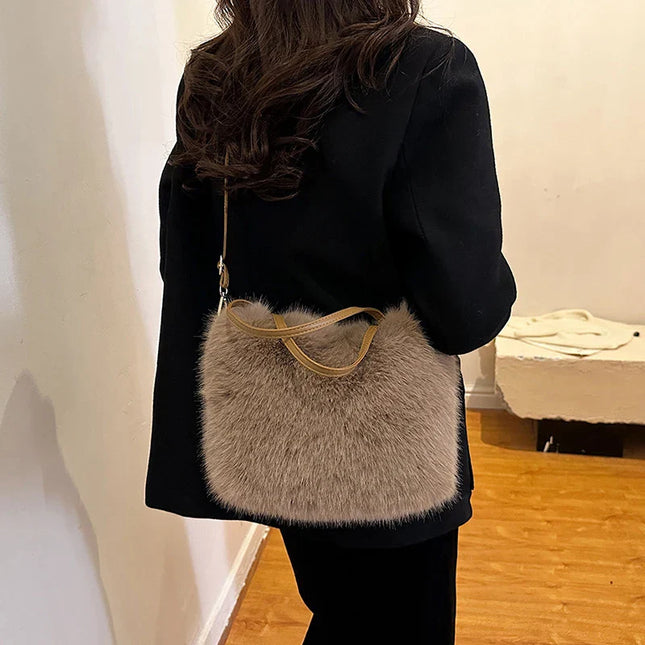 Faux Fur Tote Bag: Plush Winter Crossbody Handbag for Women - Luxury Style