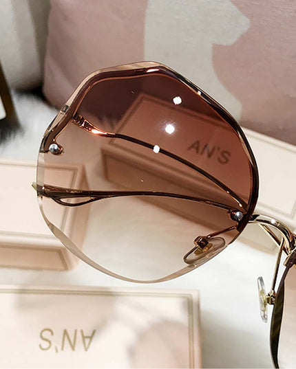 Women's Stylish Vintage Oversized Square Gradient Sunglasses | ZAKAPOP