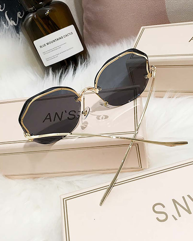 Women's Stylish Vintage Oversized Square Gradient Sunglasses | ZAKAPOP