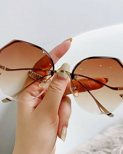 Women's Stylish Vintage Oversized Square Gradient Sunglasses | ZAKAPOP