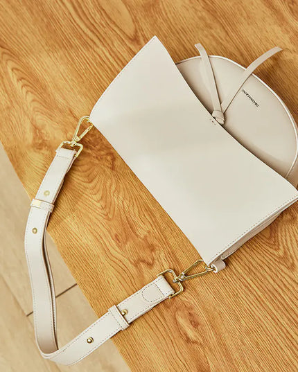 Versatile Leather Shoulder Bag with Retro Saddle Design