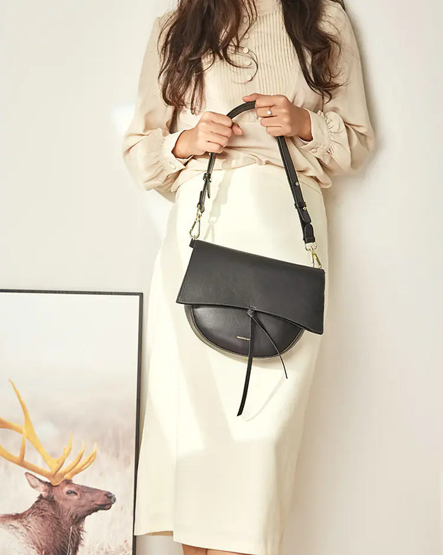 Versatile Leather Shoulder Bag with Retro Saddle Design